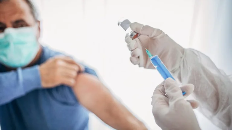 Esperti americani: Certo che non prendiamo il vaccino russo.