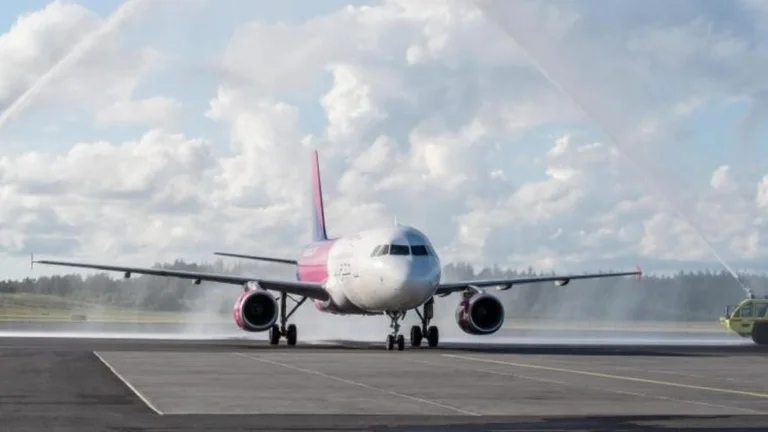 95 Kosovars étaient dans l'avion pour la Finlande, où 24 personnes positives sont apparues
