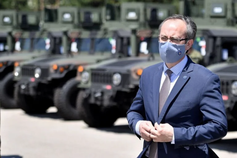 Entrée de l'armée serbe au Kosovo, Hoti rassemble les chefs des institutions de sécurité