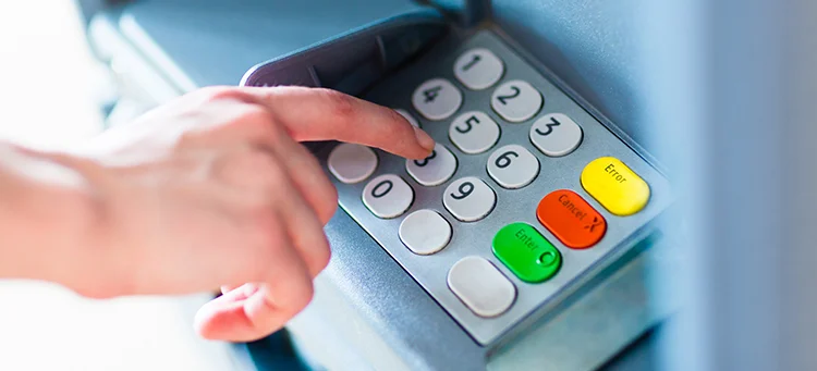 Questo è il sindaco che ha solo 13 euro e 49 centesimi in banca.