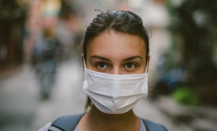 Esperti: Non usare questa maschera, non ti proteggerà nemmeno l'1%
