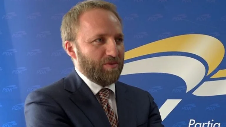 Tahiri: Prej një kryeministri arrogant në uzurpim e keqqeverisje, në një kryeministër të pafuqishëm
