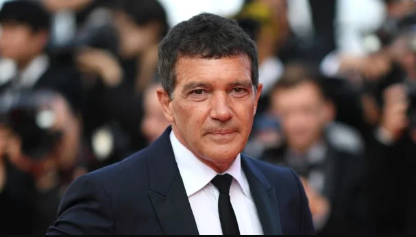 Antonio Banderas diventa positivo su Coddy-19