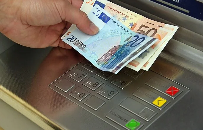 Gehalte an öffentlichen Einrichtungen, öffentlichen Unternehmen