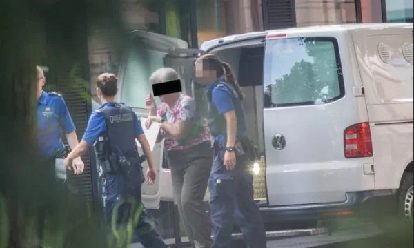 Killed 7 Jahre alt aus Kosovo, Trial beginnt gegen Schweizer Ältere