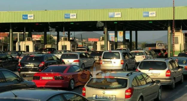 Né il Coronavirus, vacanzieri dal Kosovo, fermare la costa albanese
