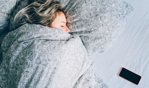 Is sleeping on phone harmful: Was Experten sagen