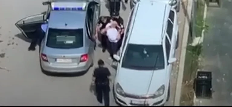 Arresti a Pristina, la polizia è morta in catene