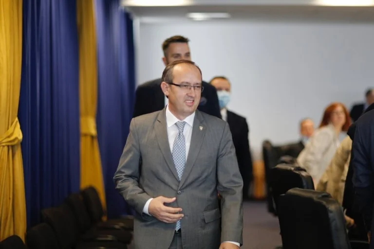 Le conseiller de Hoti compte les faits pour lesquels les écoles devraient être ouvertes le 1er septembre
