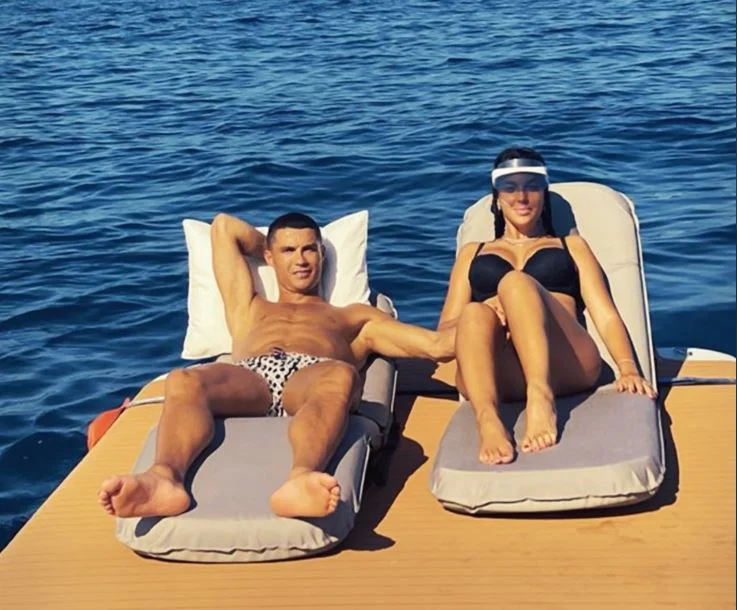 Ronaldon non ha sconvolto la perdita: Godetevi la vostra vacanza con la vostra ragazza
