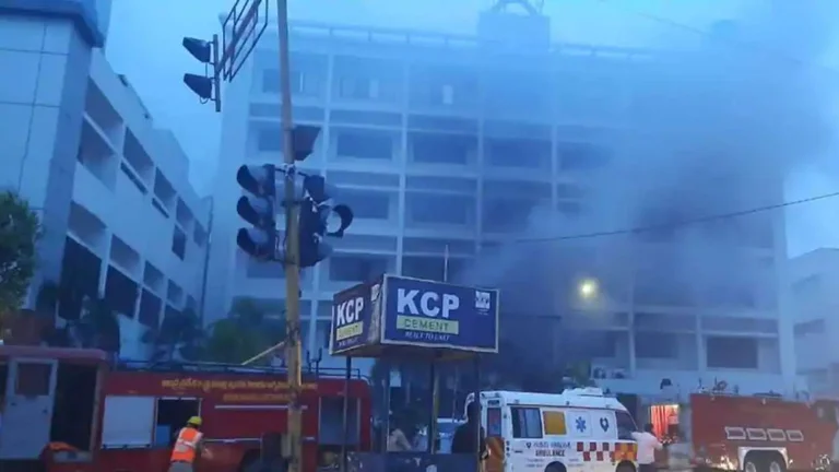 Sette morti da un incendio nell'hotel usato come ospedale coronarico in India