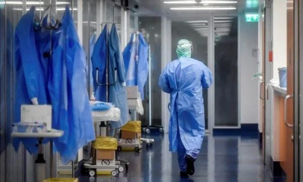 Mjeku i klinikës ku vdiq 7-vjeçarja: Familja e kërkoi vet anestezionin