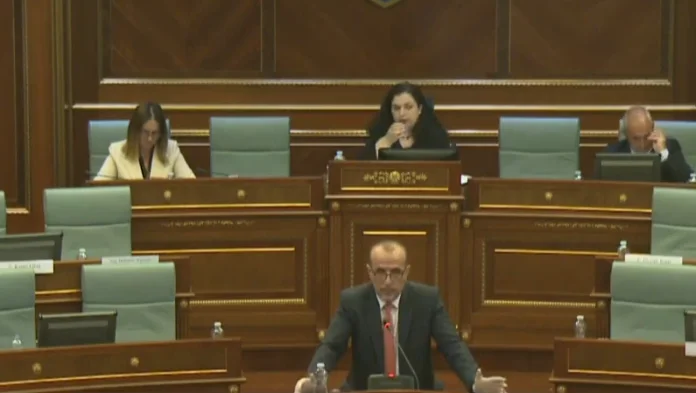 Replicazioni tra Bekim Hadziu e Lieburn Aliu durante la nostra sessione in Parlamento