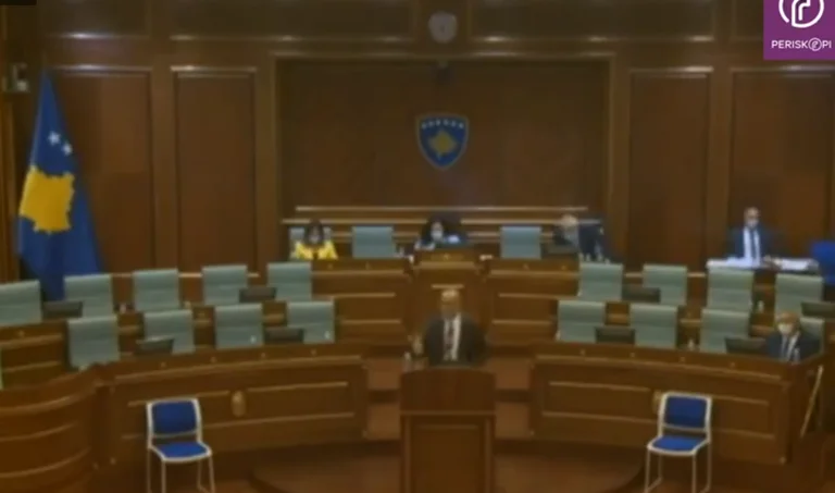 Bekim Haxhiu pubblica un video del presidente Thaci a Vetevendosje deputies