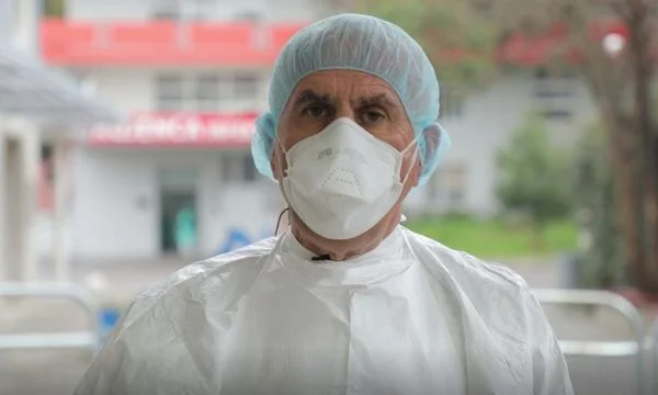 Mjeku shqiptar ka një apel për kosovarët që zgjedhin Shqipërinë për pushime: Mos u nisni këtej