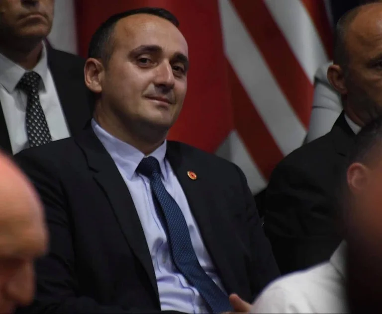 Syla për mocionin e VV’së: Ata që e rrëzuan veten, tentojnë ta rrëzojnë dikë tjetër