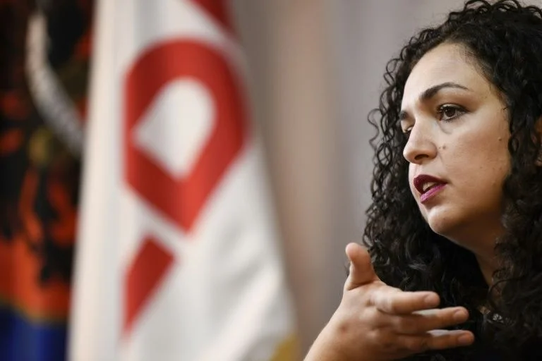 Vjosa Osmani kryetare e re e Kuvendit për 4 vitet e ardhshme: Ndërlikohet çështja e presidentit