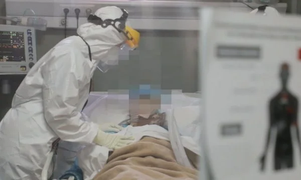 Këto janë simptomat e zbuluara pas shërimit nga COVID-19