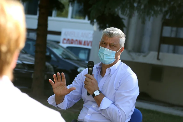 Thaçi: Sot, patriotizëm është t’i ruajmë heronjtë tanë – mjekët, ta duam njëri-tjetrin nga largësia