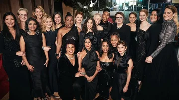 Why dress often in black: Fashion Psychologist Explains