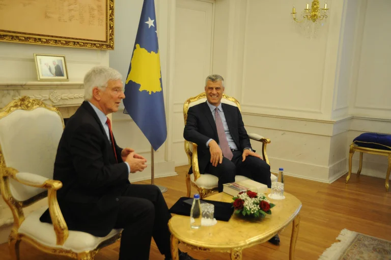 Ish komandanti i KFOR-it, Reinhardt: Thaçi, i përkëdheluri i Albrightit