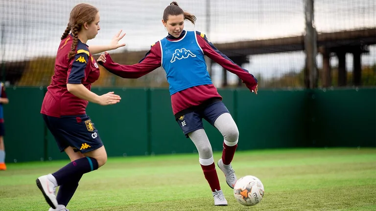 Ky shtet i lejon femrat të luajnë futboll me meshkujt