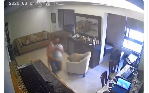 Ja çfarë përjetuan ky baba dhe djali i tij i vogël gjatë shpërthimit në Beirut