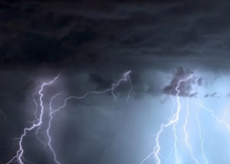 Shkencëtarët me një lajm të keq: Atmosfera po elektrizohet shumë, gjithnjë stuhi e rrufe më të mëdha