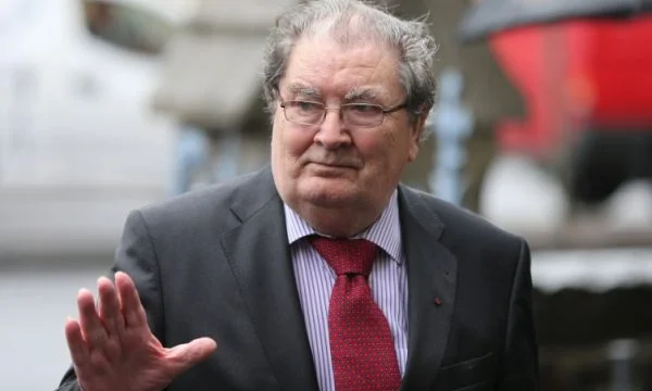Vdes fituesi i Çmimit Nobel për Paqe, John Hume