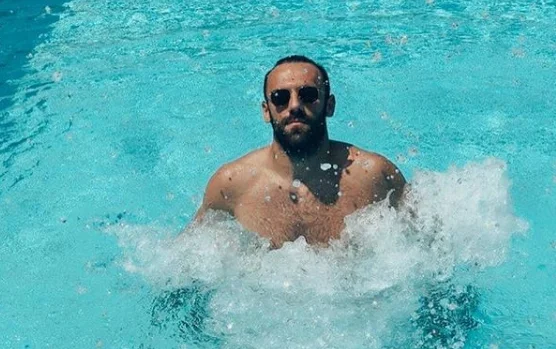 Muriqi poston nga pishina me syze – komentet e Rashicës e Berishës thjesht epike