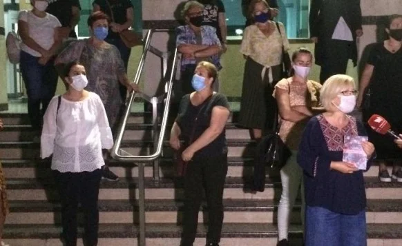 Çerdhet private në kryeqytet protestojnë para Komunës, kërkojnë rihapjen