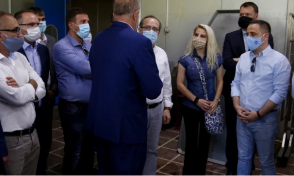 Kryeministri Hoti doli pozitiv me Covid, sot bëri disa vizita në Dragash