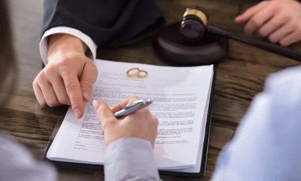 815 çifte të shkurorëzuara në Kosovë në 2019-ën, shumica pas një viti martesë