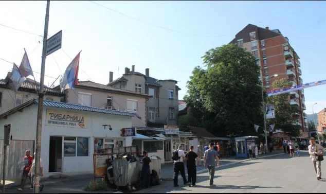 Serbët sulmojnë policin serb, fajin tentojnë t’ua lënë shqiptarëve