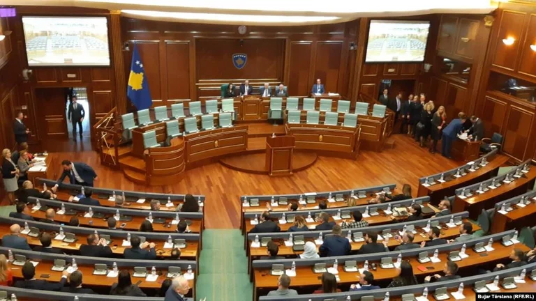 Degradim i gjuhës parlamentare, deri në përplasje fizike