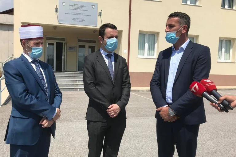 Selimi dans une prison de haute sécurité: les détenus doivent traiter avec dignité