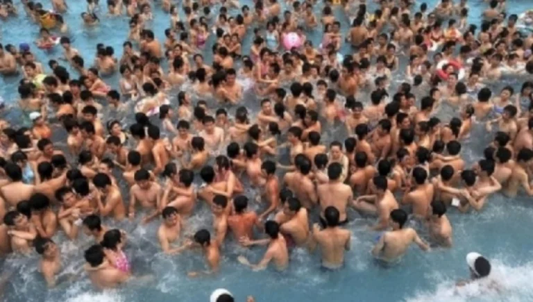 Police close open pools contrary to anti-rules CO VID-19