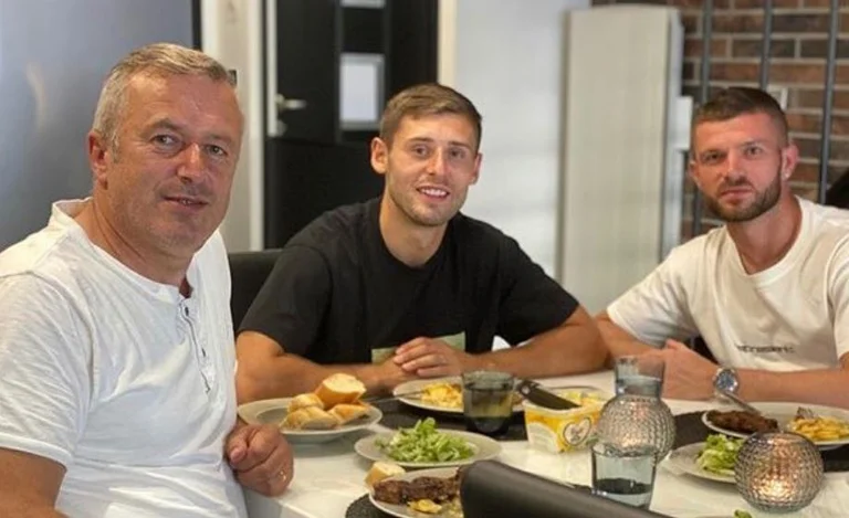 Arber Zenelli accueille Valon Berisha à Reims avec un dîner