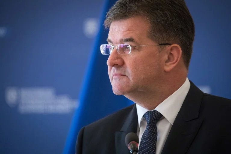 Plan en 9 points de Miroslav Lajcak pour le dialogue au Kosovo Serbie