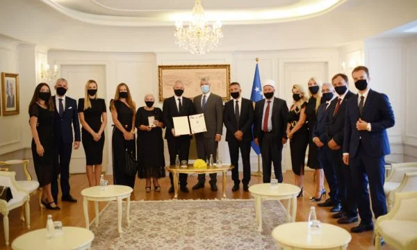 President Thaci decorated Latif Kryeziu with a “Independence Commander”