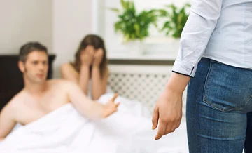 How can you know that your partner is trying to date