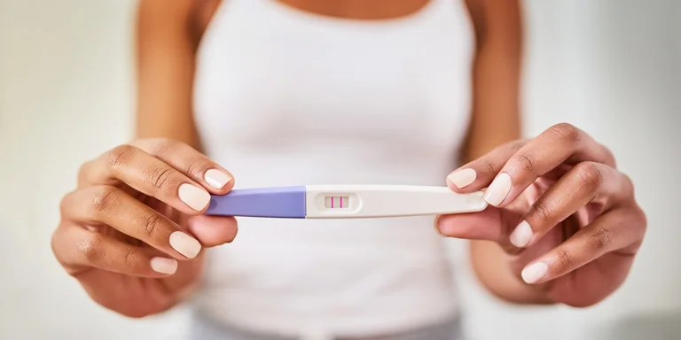 El error que hacen las mujeres con pruebas de embarazo, lo que significa cuando la segunda línea es pálida