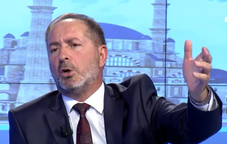 BIX Secrétaire: Grande mosquée est le don pur des croyants turcs, pas Erdogan