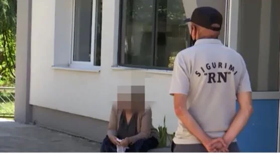 Pristina: The elderly man with Avid-19 is looking for help, the staff of the House of the Foreign People is not approaching (Video)