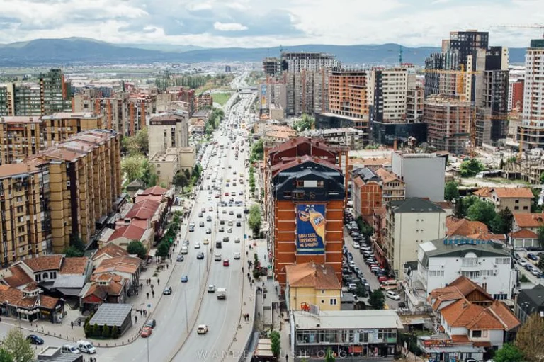 Fratello batte il fratello a Pristina