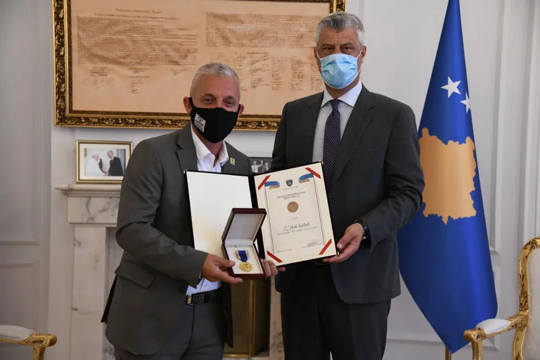 Presidente Thaci gracias Halil Kastrati por la humanidad