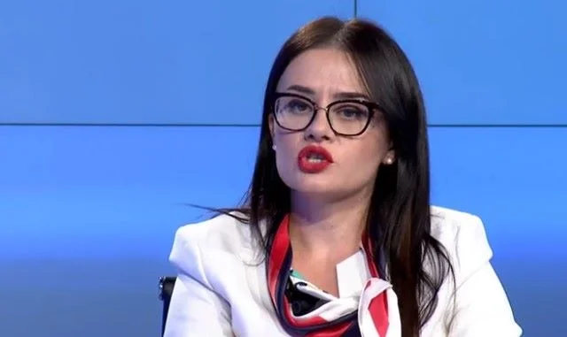 Melza Haradinaj gibt ihre Version der Grandnca impact- Shala