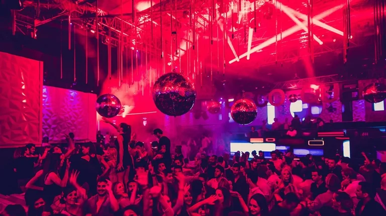 Footballers are not divided into discotheques, this time the star of Rome ignored anticonvid rules