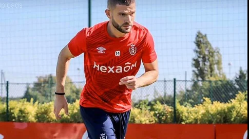 Berisha avec toute émotion, posts de sa formation avec Zenel Club