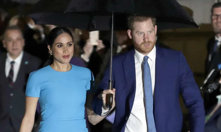 Le livre révèle les secrets de la famille royale. La décision de Meghan de partir.